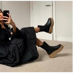 H&M Black Platform Chelsea Boots Size 38 US 7 Bloggers Classic